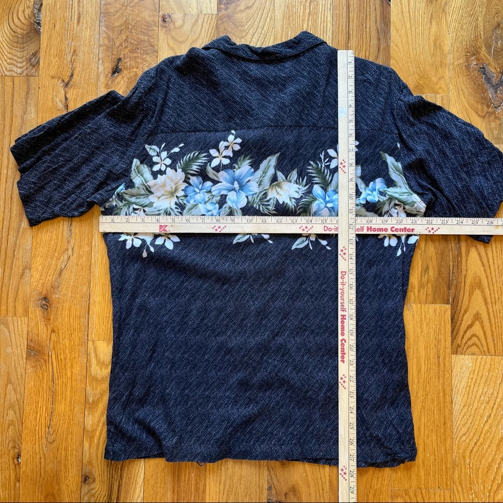 Covington size medium Hawaiian shirt. 100% rayon, soft, lightweight - Picture 2 of 4